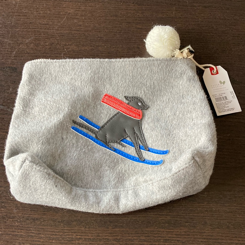 Felt pouch with dog